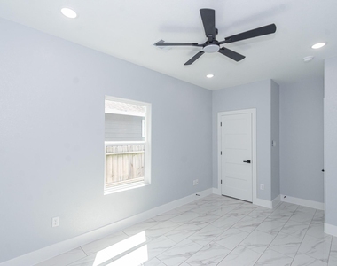 6513 Avenue B - Photo Thumbnail 14
