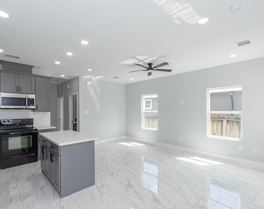 6513 Avenue B - Photo Thumbnail 5