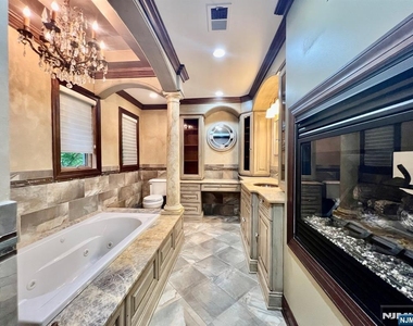 610 Glasmere - Photo Thumbnail 48