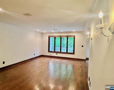 610 Glasmere - Photo Thumbnail 34