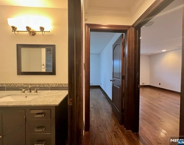 610 Glasmere - Photo Thumbnail 28
