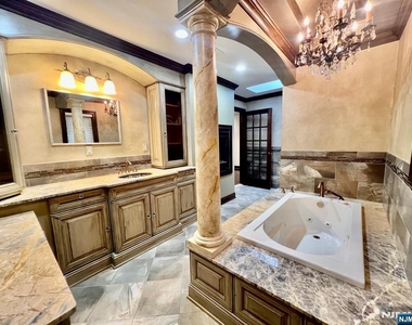 610 Glasmere - Photo Thumbnail 47