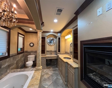 610 Glasmere - Photo Thumbnail 7