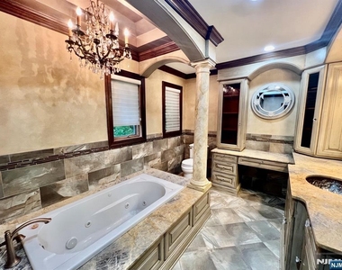 610 Glasmere - Photo Thumbnail 46