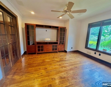 610 Glasmere - Photo Thumbnail 42
