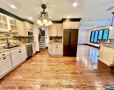 610 Glasmere - Photo Thumbnail 2