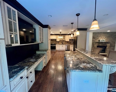 610 Glasmere - Photo Thumbnail 36