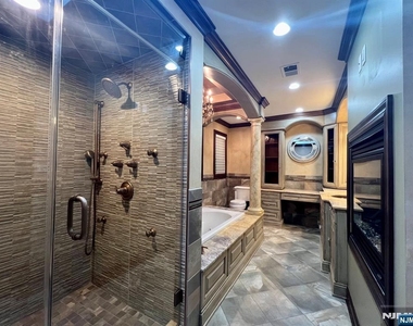 610 Glasmere - Photo Thumbnail 8