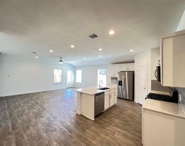 14206 Black Canyon Lane - Photo Thumbnail 4