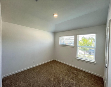14206 Black Canyon Lane - Photo Thumbnail 10