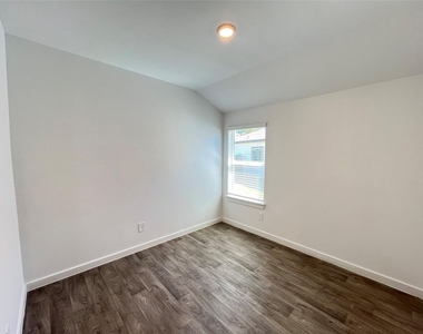 14206 Black Canyon Lane - Photo Thumbnail 7