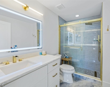 555 Augusta Boulevard - Photo Thumbnail 10