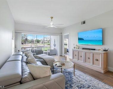 555 Augusta Boulevard - Photo Thumbnail 2