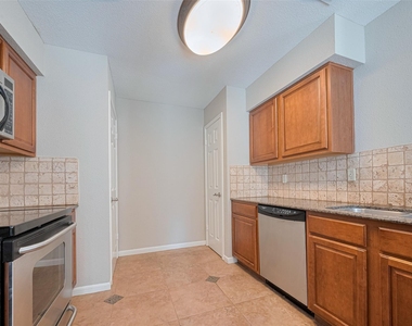2211 S Kirkwood Road - Photo Thumbnail 13