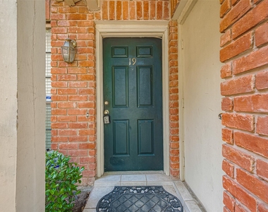 2211 S Kirkwood Road - Photo Thumbnail 4