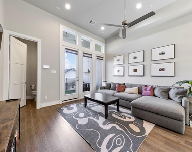 2412 Canal Street - Photo Thumbnail 3