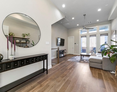 2412 Canal Street - Photo Thumbnail 7