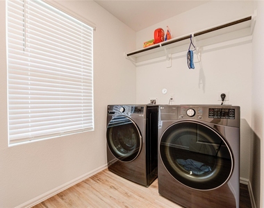 1496 Twilight Green Drive - Photo Thumbnail 4