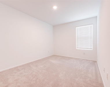 1496 Twilight Green Drive - Photo Thumbnail 16