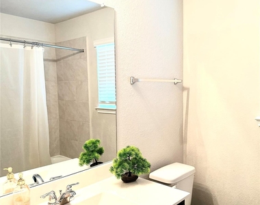 3302 Alberelli Drive - Photo Thumbnail 12