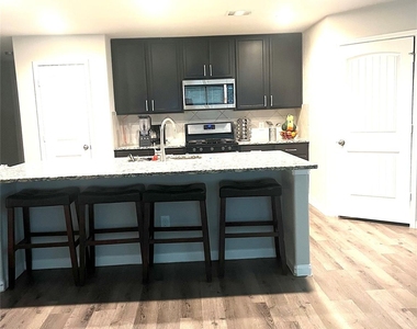 3302 Alberelli Drive - Photo Thumbnail 4