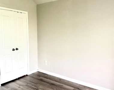 3302 Alberelli Drive - Photo Thumbnail 10