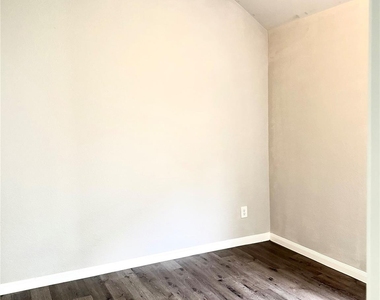 3302 Alberelli Drive - Photo Thumbnail 16