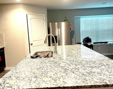 3302 Alberelli Drive - Photo Thumbnail 6