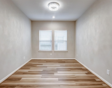 2165 Woodland Pine Drive - Photo Thumbnail 11