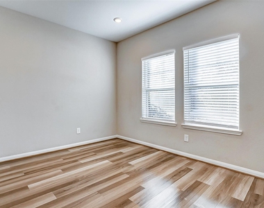2165 Woodland Pine Drive - Photo Thumbnail 6