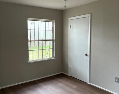 5914 Ridgeway Drive - Photo Thumbnail 16