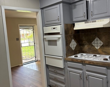 5914 Ridgeway Drive - Photo Thumbnail 9