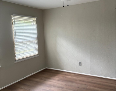 5914 Ridgeway Drive - Photo Thumbnail 15