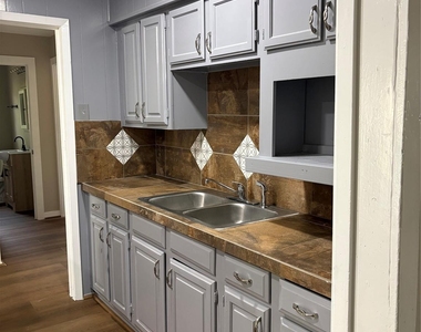 5914 Ridgeway Drive - Photo Thumbnail 8