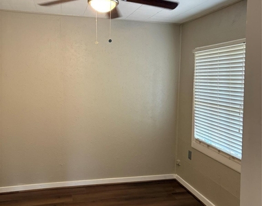 5914 Ridgeway Drive - Photo Thumbnail 7