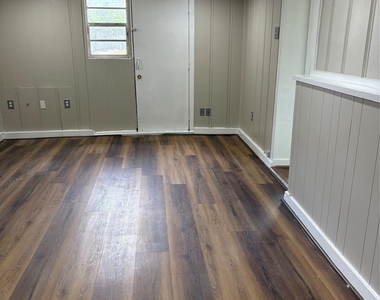 5914 Ridgeway Drive - Photo Thumbnail 11