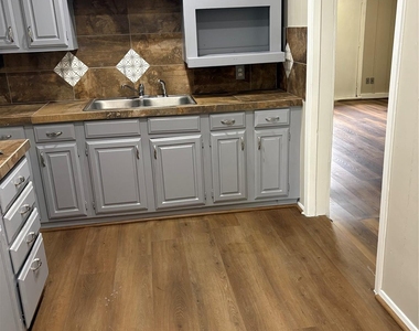 5914 Ridgeway Drive - Photo Thumbnail 10