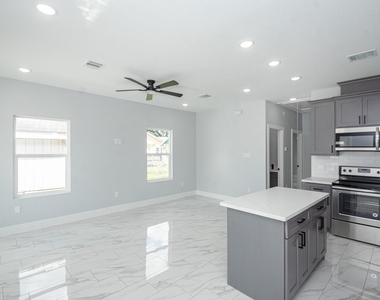 6513 Avenue B - Photo Thumbnail 7