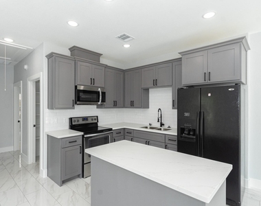 6513 Avenue B - Photo Thumbnail 4
