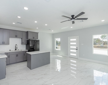 6513 Avenue B - Photo Thumbnail 2