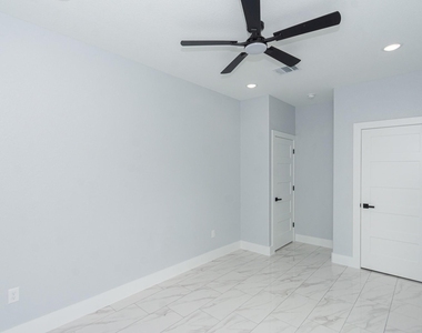 6513 Avenue B - Photo Thumbnail 15
