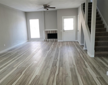 11710 Southlake Drive - Photo Thumbnail 2