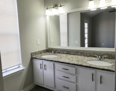 11710 Southlake Drive - Photo Thumbnail 14