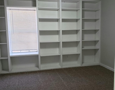 11710 Southlake Drive - Photo Thumbnail 17