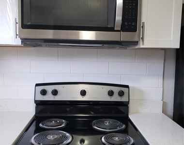 11710 Southlake Drive - Photo Thumbnail 7
