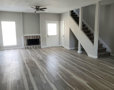11710 Southlake Drive - Photo Thumbnail 3