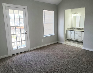 11710 Southlake Drive - Photo Thumbnail 13