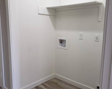 11710 Southlake Drive - Photo Thumbnail 12