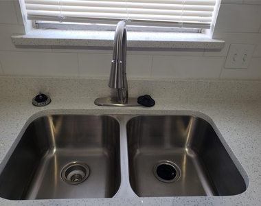 11710 Southlake Drive - Photo Thumbnail 8