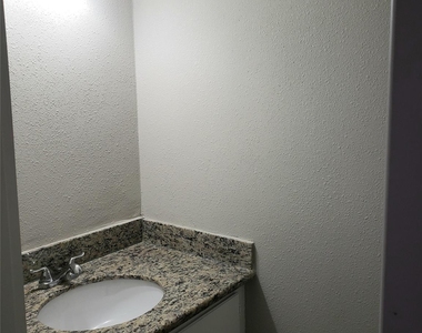 11710 Southlake Drive - Photo Thumbnail 19